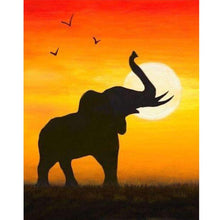 Foto laden in Gallery viewer, Olifant bij Afrikaanse zonsondergang Diamond painting | Eigen foto | Dieren | Kopen | Dikke dames | Action | Nederland | Steentjes | Diamant | De Diamond Painter