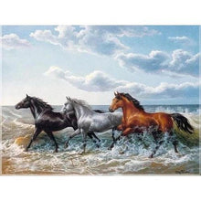 Foto laden in Gallery viewer, Paarden in galop Diamond painting | Eigen foto | Dieren | Kopen | Dikke dames | Action | Nederland | Steentjes | Diamant | De Diamond Painter