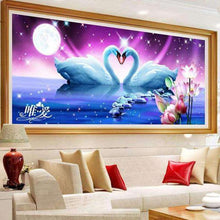 Foto laden in Gallery viewer, Zwanen hartje v.a. 50x100cm Diamond painting | Eigen foto | Dieren | Kopen | Dikke dames | Action | Nederland | Steentjes | Diamant | De Diamond Painter